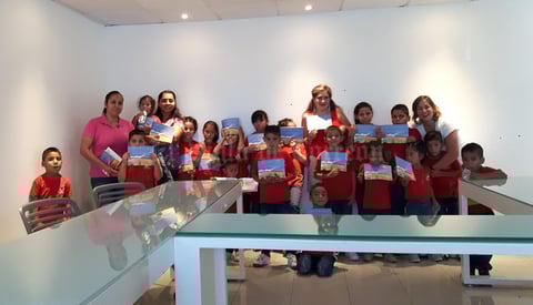 10092017 TARDE DE CUENTA CUENTOS.  Niños del Albergue Abrázame A.C. con la escritora Idoia Leal y sus maestras, Lorena, Carmen y Martha.