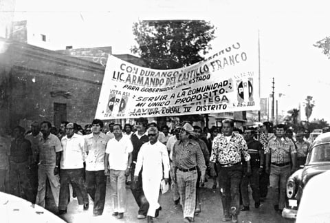 10092017 Manifestación de apoyo a la candidatura a Gobernador del Estado de Durango, Lic. Armando del Castillo Franco, y del Sr. Javier Ponce Ortega, candidato
a diputado local, Sr. Cristóbal García Ramírez, Sr. Armando de la Fuente Kuri, Sr. José Cardiel, Sr. Alejandro Ramírez Villalba y Sr. Luis Dávila Ávila, el 15 de julio de 1980.