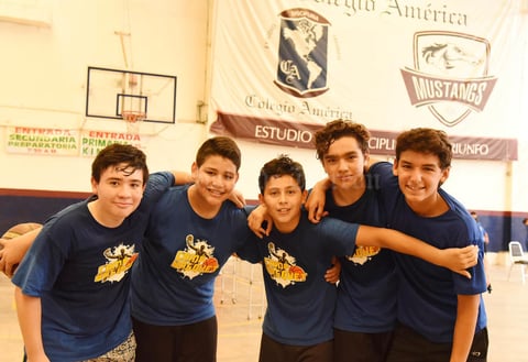 12092017 AMIGOS.  Andres, Saúl, Gael, Manuel y Nacho.
