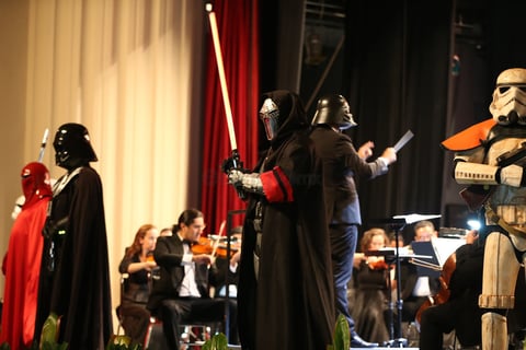 Grandes invitados en la presentación del Festival Revueltas: los personajes de Star Wars.