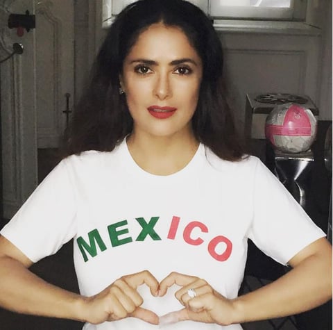 Salma Hayek expresó con una playera su amor por México.