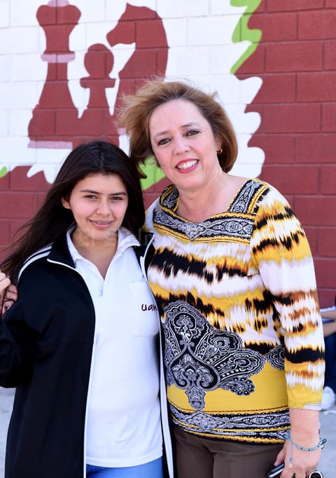 17092017 EN FIESTA MEXICANA.  Sofía Valdés y Martha Silvia Argüelles, directora de la UANE.