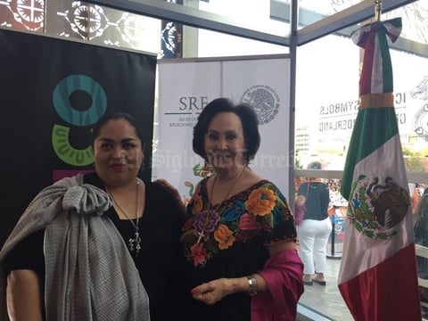 17092017 LA FOTO DEL RECUERDO.  Yeye Romo Zozaya con la Embajadora Reyna Torres Mendivil, Cónsul de México en San Antonio, Texas.