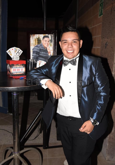 16092017 FESTEJA SU CUMPLE