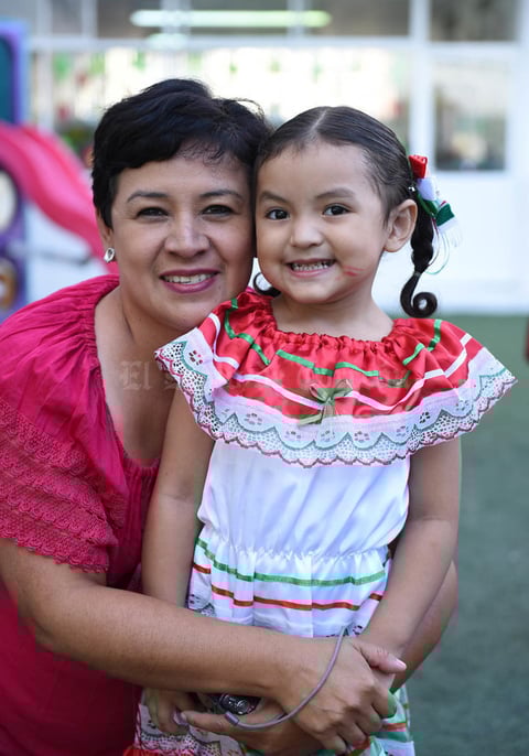 16092017 Cecilia con su hija, Sara Lucía.