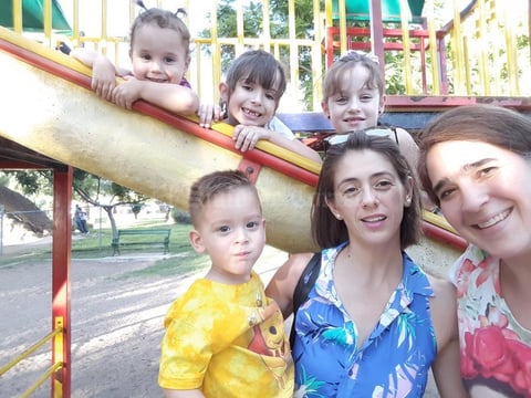 16092017 TARDE DE PRIMOS.  Isabel, Aitana, Ainhoa y Andoni con sus mamás, Usua e Idoia.