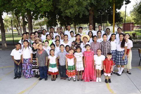 17092017 FESTEJO DE INDEPENDENCIA.  Alumnos del Instituto Lagunero de Audición y Lenguaje.