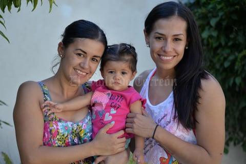 16092017 POSAN PARA LA FOTO.  Erika, Emma y Rocío.