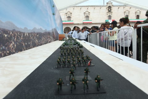Sin duda, espectacular la representación a escala del desfile.