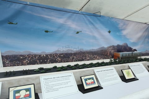 La exhibición, única en su género y mostrada por primera ocasión en México, llamó la atención de ciudadanos y mandos militares.