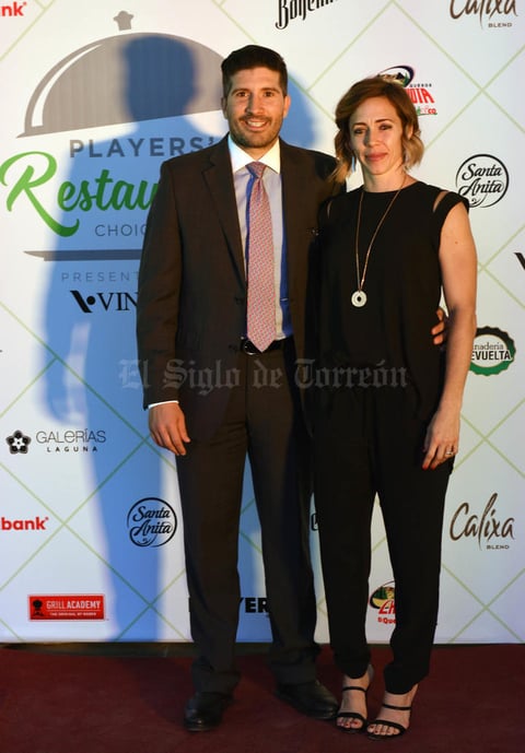 Alejandro Martínez y Gaby Villarreal