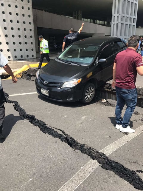 Hasta el momento, el gobernador del Estado de México, Alfredo del Mazo confirmó dos muertos.