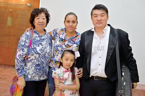 21092017 EN LA CAMERATA.  Mengwei Su, Ana Su, Marisol Contreras y Ling Meng.