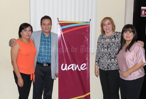 25092017 disfrutan desayuno