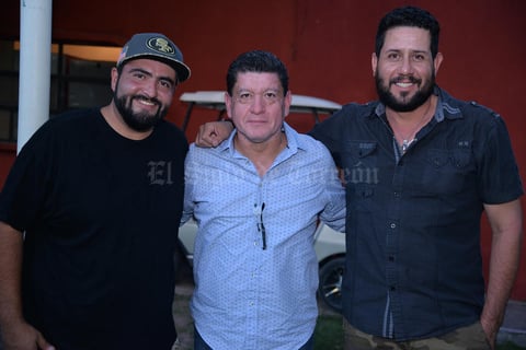 25092017 POSAN PARA LA FOTO.  Juan, Ricardo y Felipe.