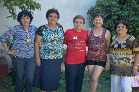 25092017 HERMANAS.  Nohemí, María Isabel, María Estela, Yolanda y Olivia.