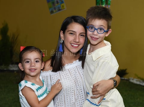 Erick Sotomayor Ruiz
 CUMPLEAÑOS SRA DOLORES NAZER DE TORRES.
Jimena,Dora y Diego.
