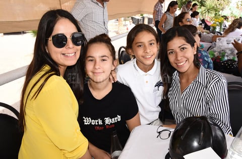 27092017 Salma, Regina, Luciana y Tanya.