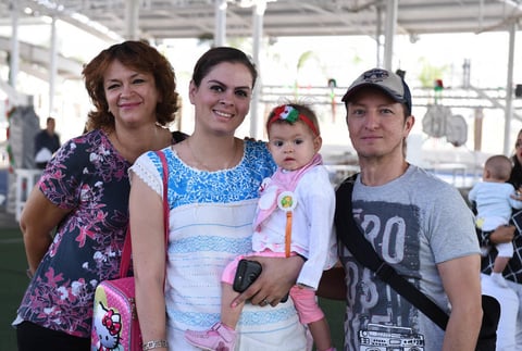 27092017 EN FAMILIA.  Laura, Cristy, Zoé y Salvador.