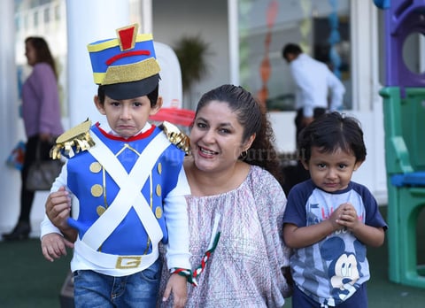 27092017 EVENTO ESCOLAR.  Judith con José Bernabé y Caleb.