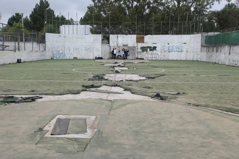 La unidad deportiva de Potreros del Refugio, la Lupo Salazar, División del Norte y la Unidad Deportiva Oriente, esta a cargo del DIF Estatal mostraron desperfectos severos.