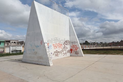 En las demás unidades se observaron secuelas de vándalos y los grafitis.