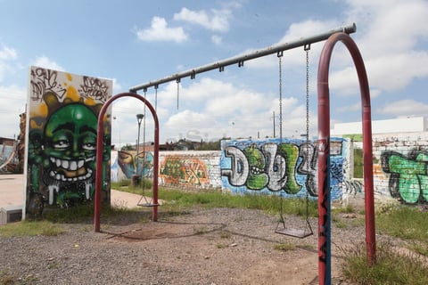 En las demás unidades se observaron secuelas de vándalos y los grafitis.