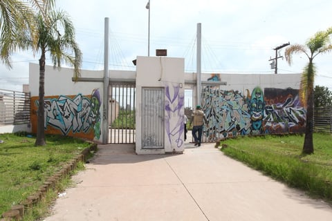 La Unidad Deportiva Oriente, Potreros del Refugio y Lupo Salazar son los inmuebles con mayor descuido y destrucción.