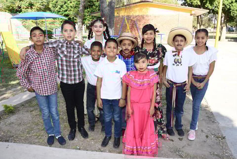 28092017 EN FESTEJO.  Laura, Alexis, Dania, Axel, Mario, Carlos, Oswaldo, Renata, Raziel y Luz.