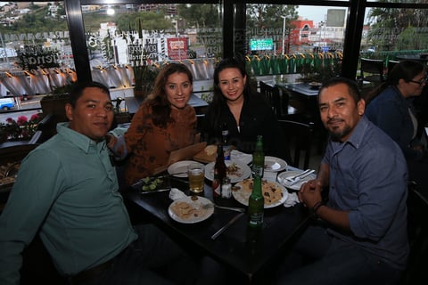 Juan, Silvia, Eli y Guillermo.