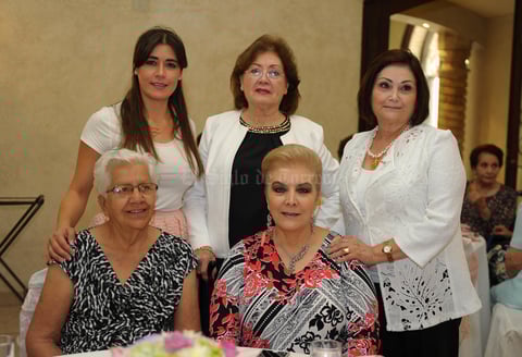 Martha, Carmelita, Tita, Mónica y Martha