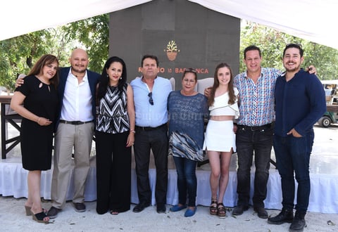 Gloria, Hugo, Julio, Aracely, Mónica, Carlos, Vita y Hugo