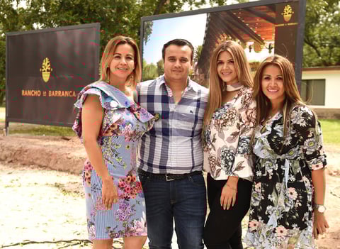 Lupita, Ricardo, Karla y Laura Félix