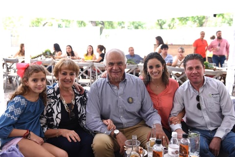 María, Lulú, Ricardo, Anilú y Fabio
