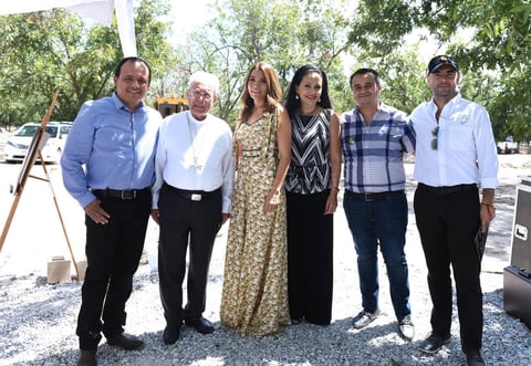 Víctor, Señor Obispo José Guadalupe Galván, Mildred, Vita, Ricardo y Carlos