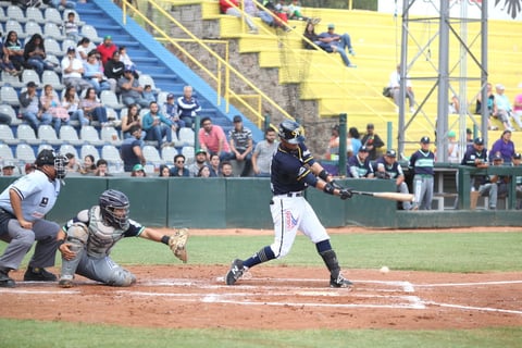 En el quinto episodio, el segunda base de Rieleros abrió la tanda con un infield hit a las parados cortas, en seguida llegó un doblete de Amilcar Gómez.