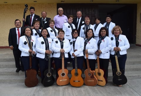 02102017 Trabajos de bisutería que realizaron las maestras de la D-IV-1 de Torreón, Coah.