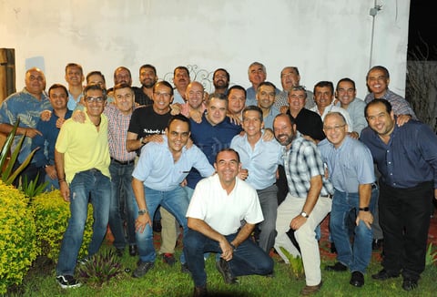 01102017 FESTEJA CON SUS AMIGOS.  Javier Pérez en su fiesta de cumpleaños.