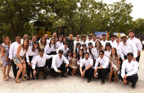 02102017 POSAN PARA LA FOTO.  Asistentes a la presentación del Rancho La Barranca.