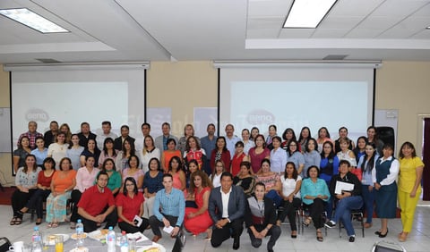 02102017 LA FOTO DEL RECUERDO.  Desayuno en UANE con directores y orientadores, donde también se impartió una conferencia por parte de Jaime Antonio Requenes Luévano con el tema: Las tendencias mentales y emocionales en la educación de liderazgo.