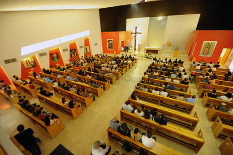 Amigos, fans y familiares de Hiromi Hayakawa acudieron ayer a la Capilla de Todos los Santos ubicada en el Territorio Santos Modelo, en donde se celebró una misa en honor a la actriz y a su bebé Julieta.