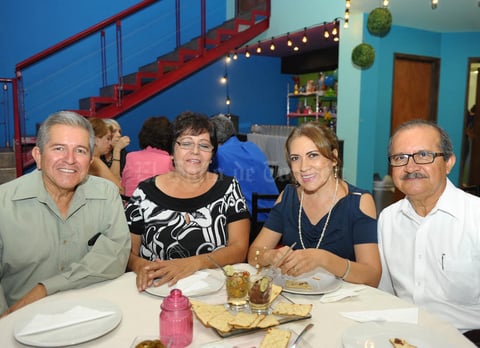 04102017 EN RECIENTE EVENTO.  Servando, Rocío, Ana Luisa y Eber.