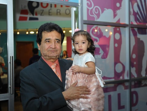 04102017 EN FAMILIA.  Gerardo Ortega con su nieta, Fernanda.