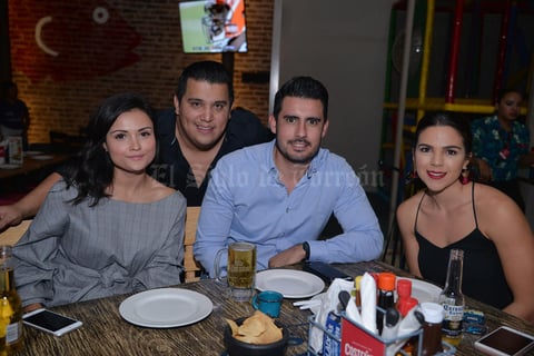 04102017 ENTRE AMIGOS.  Natalia, Memo, Ariel y Sandra.