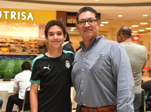 09102017 Max Jr. con su papá, Max.