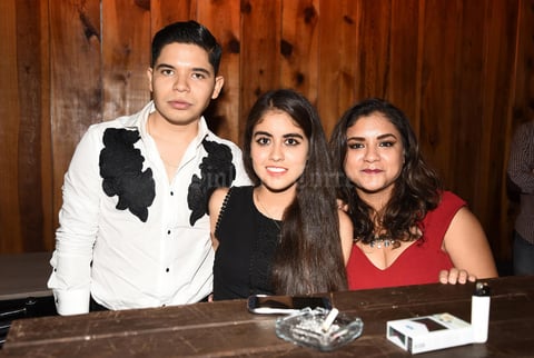 09102017 Daniel, Mariana y Karla.