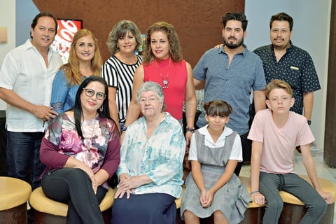 09102017 ASISTEN A EXPO.  Familia Velázquez.