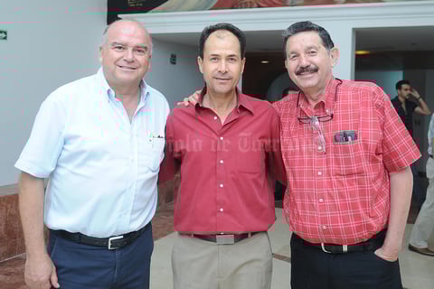 10102017 EN EL TEATRO.  Jesús, Rafael y Abraham.