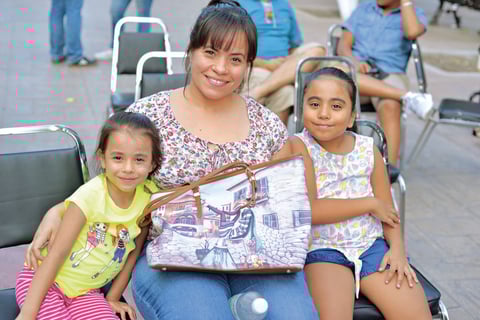 10102017 CONTENTAS.  Pilar, María José y María Fernanda.