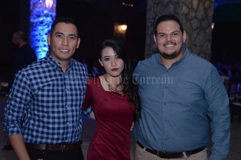 11102017 AMIGOS.  César, Livier y Jaime.